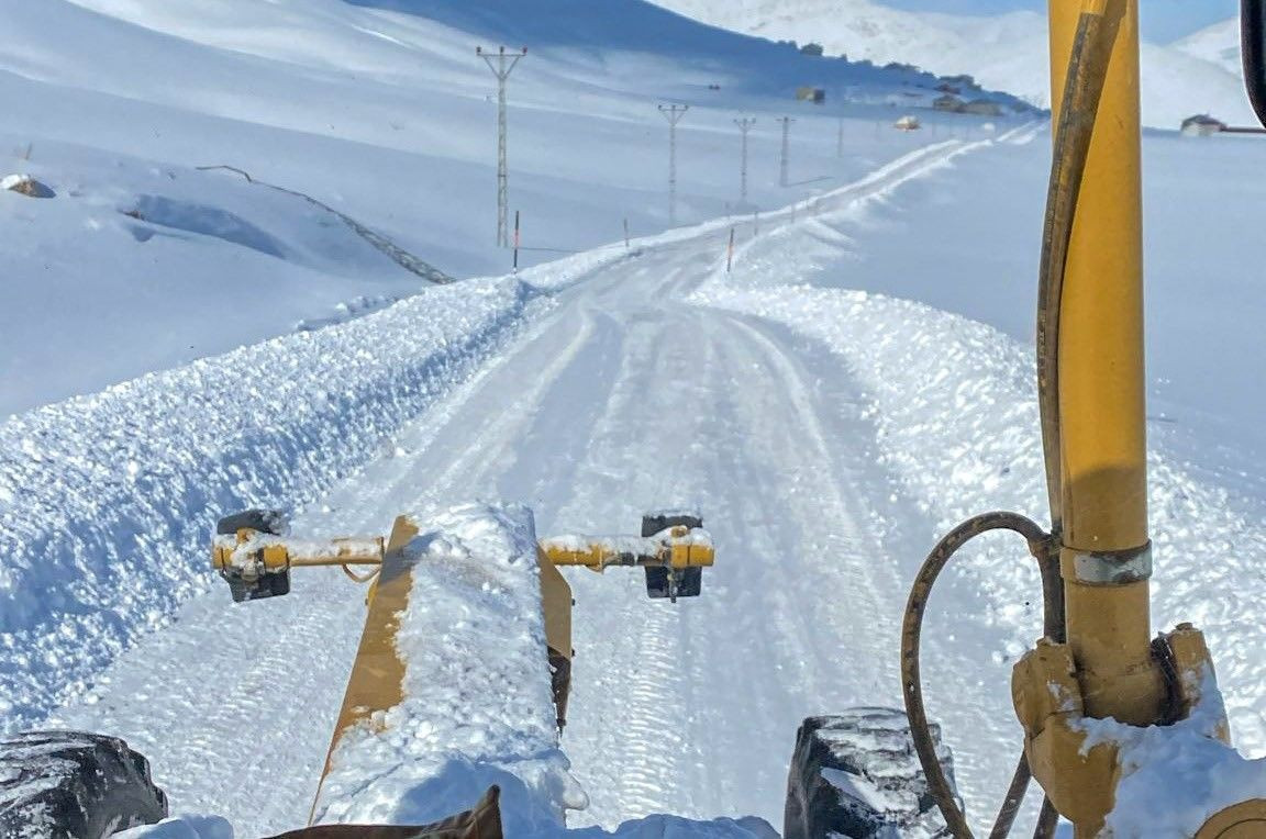 Van’da Karla Mücadele: Kapanan Yollar Tek Tek Açılıyor - Sayfa 1