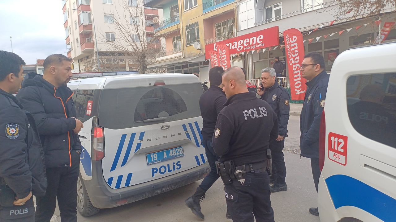Çorum’da Polisten Kaçan Şahsın Üzerinden Ruhsatsız Tabanca Çıktı - Sayfa 2