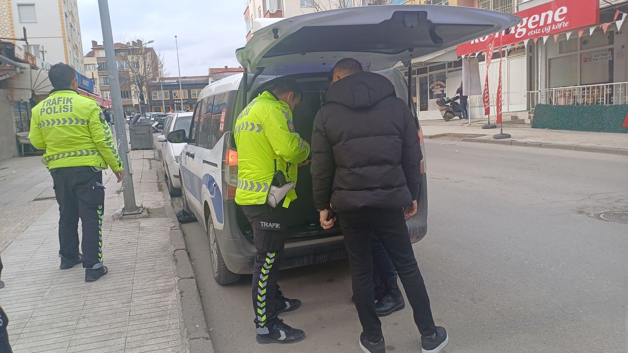 Çorum’da Polisten Kaçan Şahsın Üzerinden Ruhsatsız Tabanca Çıktı - Sayfa 3