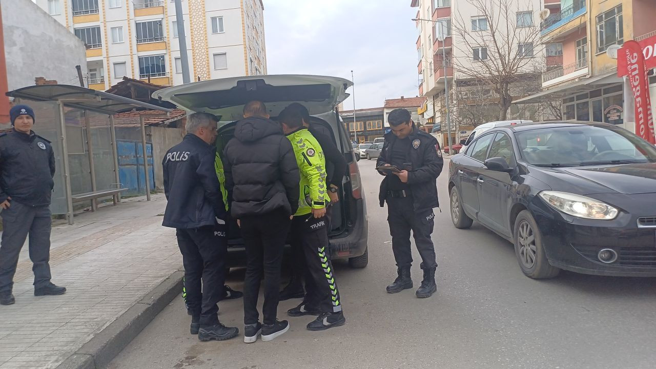 Çorum’da Polisten Kaçan Şahsın Üzerinden Ruhsatsız Tabanca Çıktı - Sayfa 4