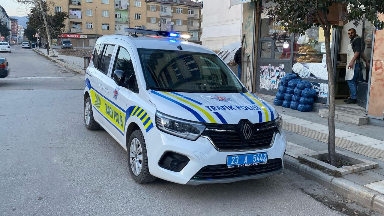 Elazığ’da Motosiklete Çarpan Otomobilin Sürücüsü Kaçtı - Sayfa 1