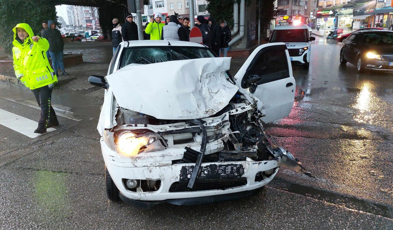 Samsun’da Otomobil ile Kamyonet Çarpıştı: 4 Kişi Yaralandı - Sayfa 3