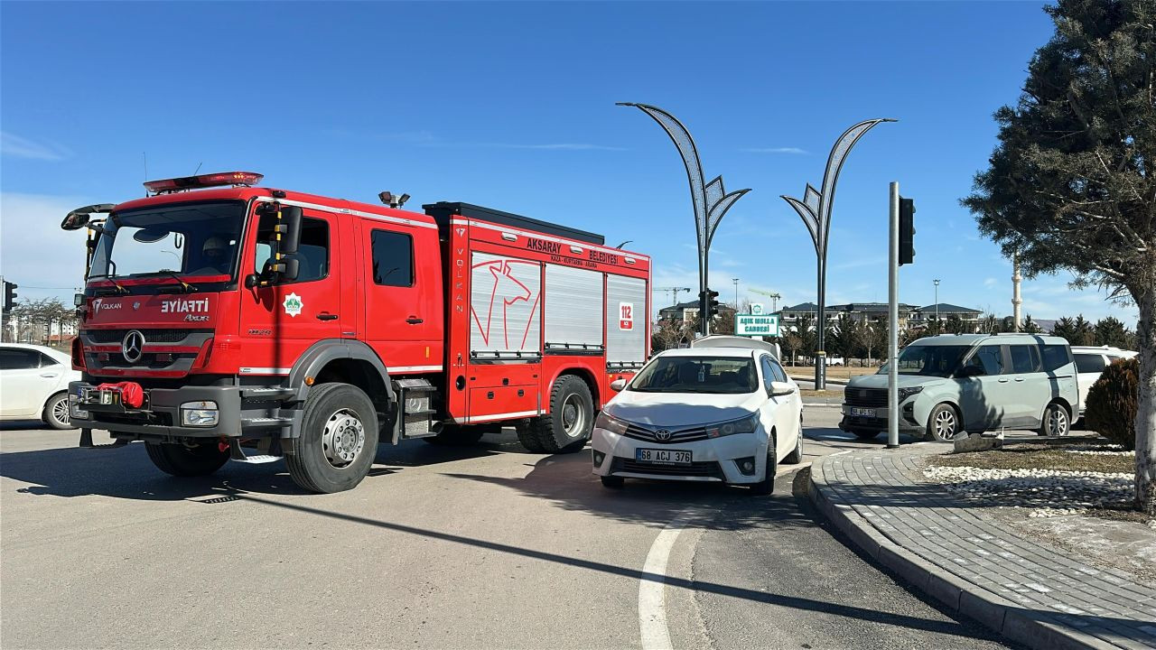 Aksaray’da Hafif Ticari Araç Otomobile Çarptı: 1 Yaralı - Sayfa 2