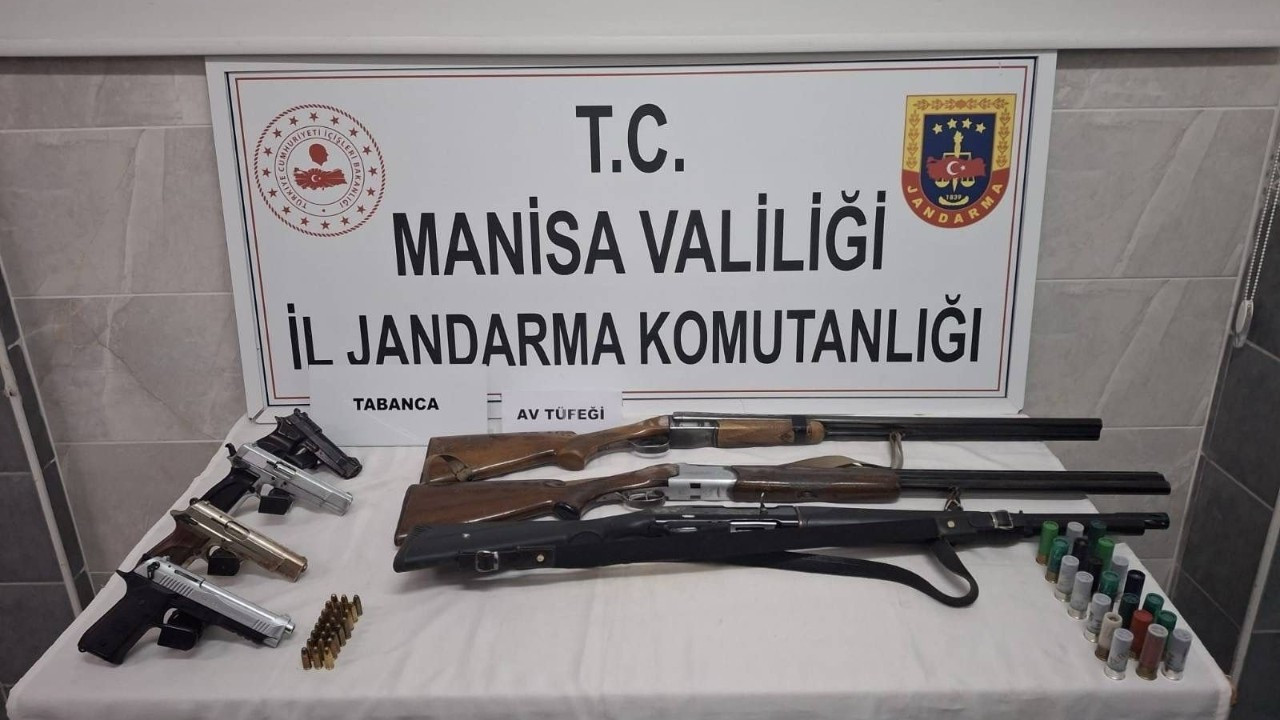 Turgutlu’da Silah Tacirlerine Operasyon: Ruhsatsız Silahlar Ele Geçirildi