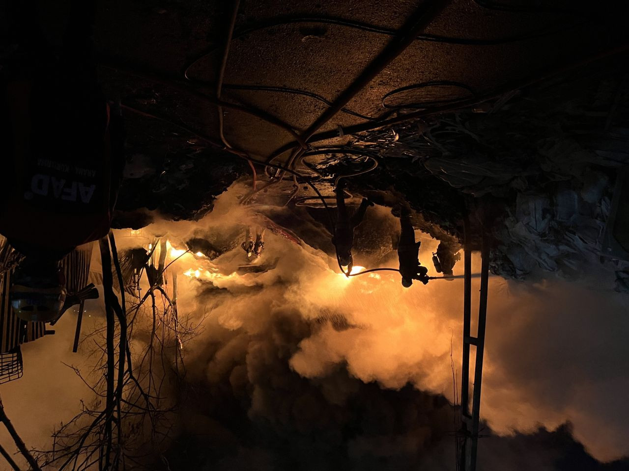 Avcılar’da Geri Dönüşüm Tesisindeki Yangın Havadan Görüntülendi - Sayfa 3