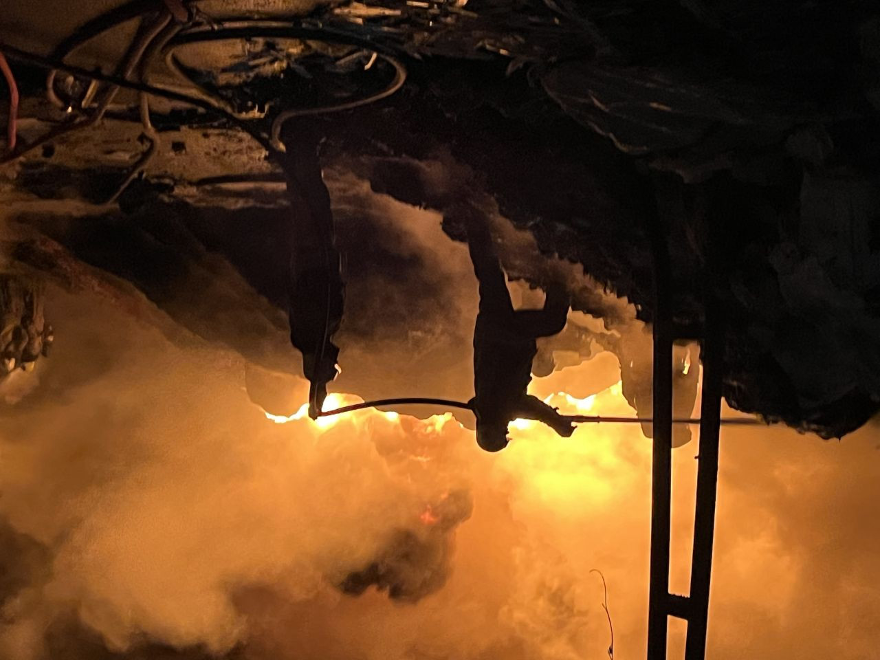 Avcılar’da Geri Dönüşüm Tesisindeki Yangın Havadan Görüntülendi - Sayfa 1