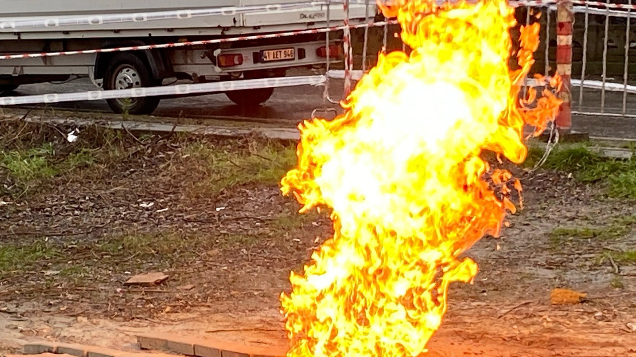 Kocaeli'de Çalışma Sırasında Çıkan Metan Gazı 22 Saattir Yanıyor!