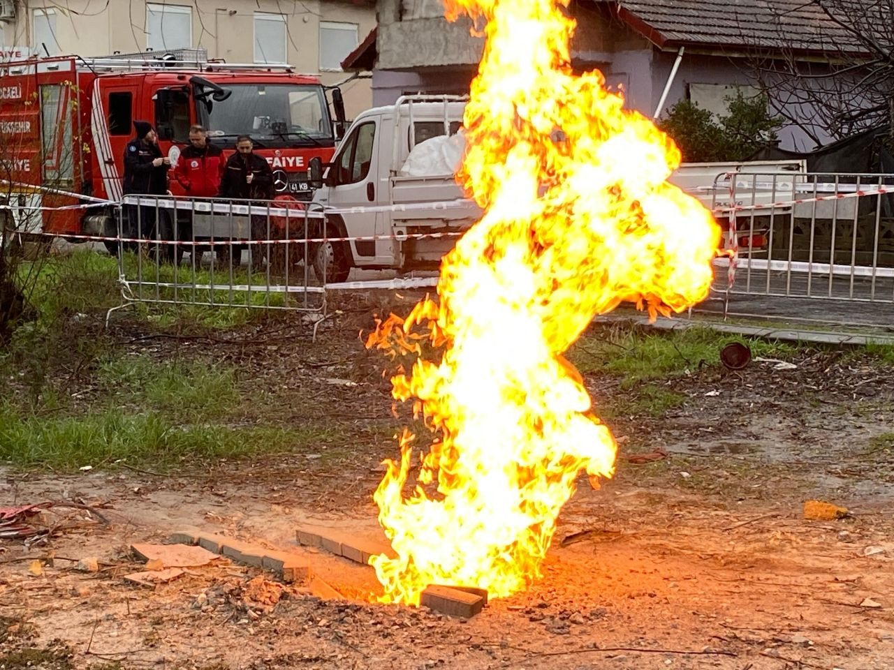 Kocaeli'de Çalışma Sırasında Çıkan Metan Gazı 22 Saattir Yanıyor! - Sayfa 3