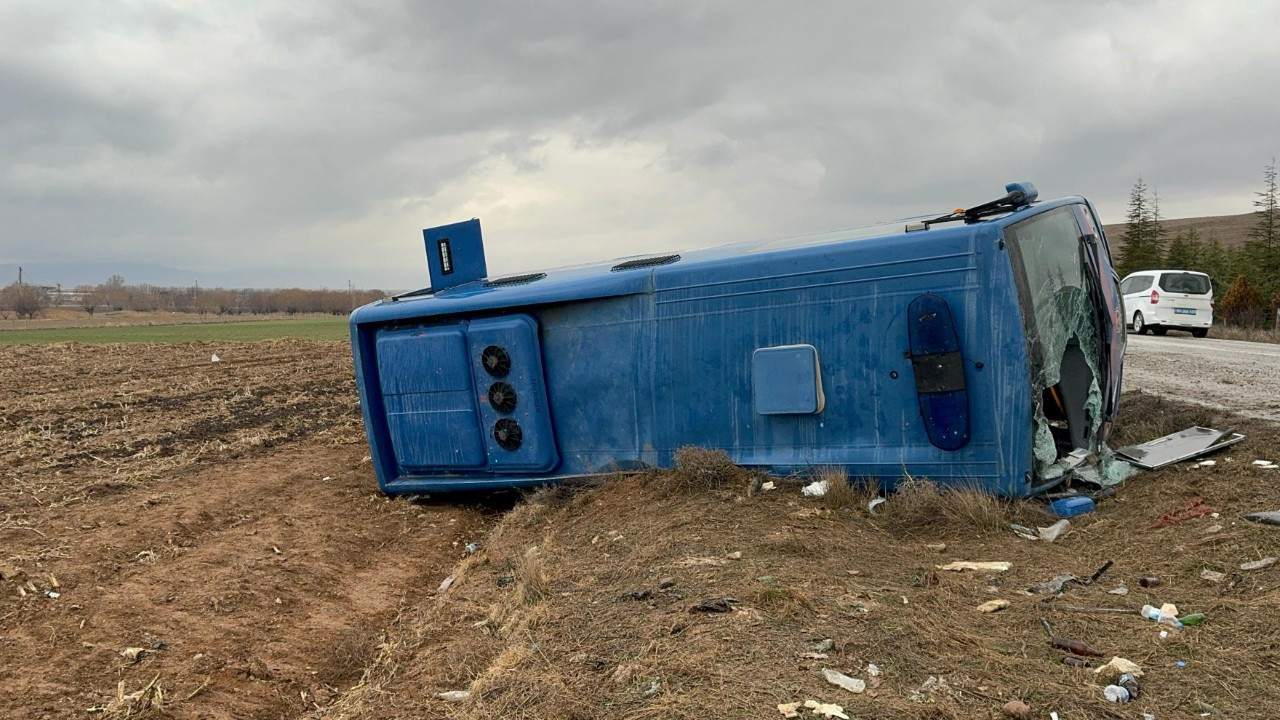Afyonkarahisar’da Cezaevi Aracı Devrildi: 14 Yaralı