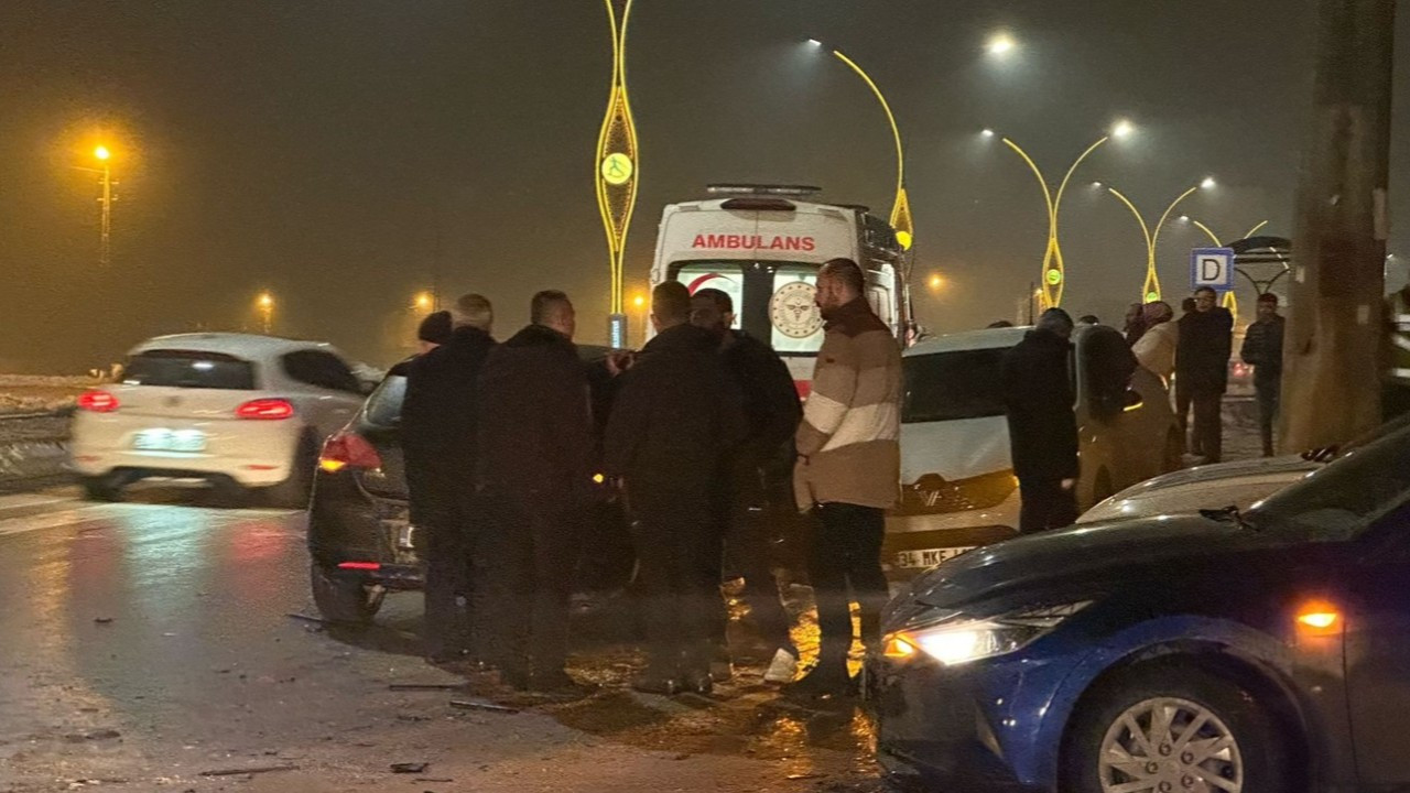 Hakkari’de Zincirleme Kaza: 3 Kişi Yaralandı