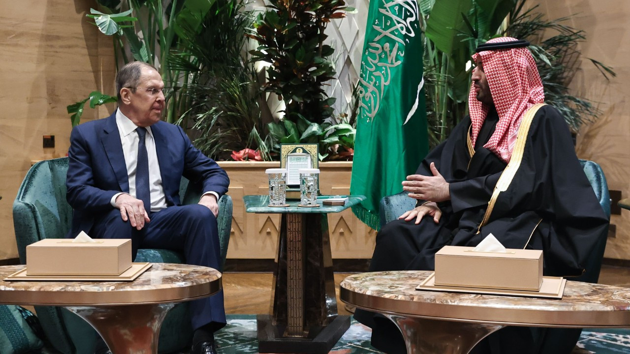 Lavrov ve Selman Suudi Arabistan'da Görüşme Gerçekleştirdi