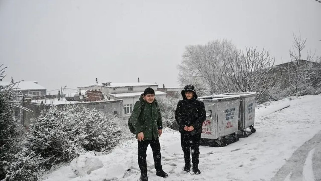 İstanbul'da Yarın Okullar Tatil Mi? Gözler İstanbul Valiliğinde...