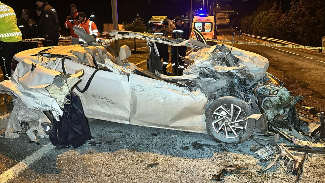 Uşak'ta Feci Kaza: Hurdaya Dönen Araçtan Sağ Çıkamadı!