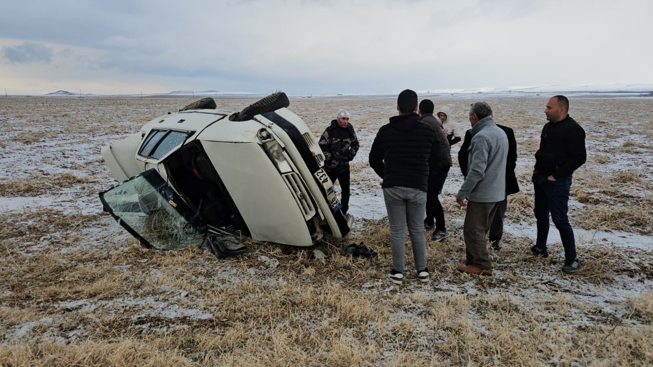 Adilcevaz’da Otomobil Şarampole Yuvarlandı: 5 Yaralı