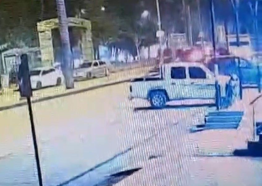 Sokak Köpeklerinden Kaçarken Kamyonet Çarptı! - Sayfa 1