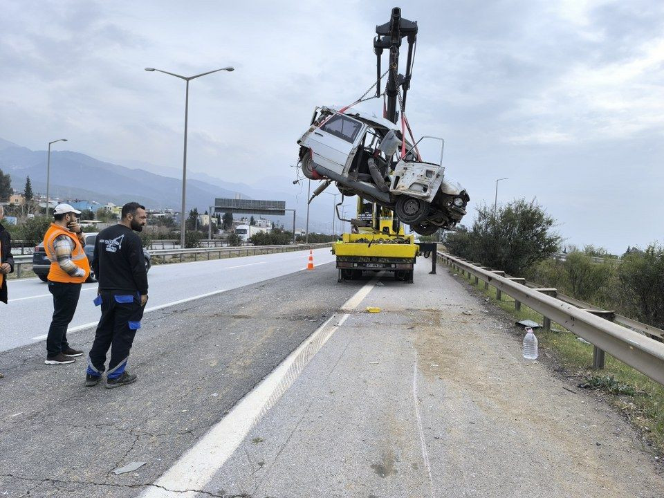 Hatay'da Tırla Otomobil Çarpıştı: 2 Ölü 1 Yaralı - Sayfa 4