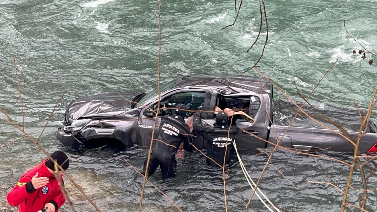 Tunceli’de Otomobil Munzur Çayı’na Düştü! 1 Kişi Yaralandı