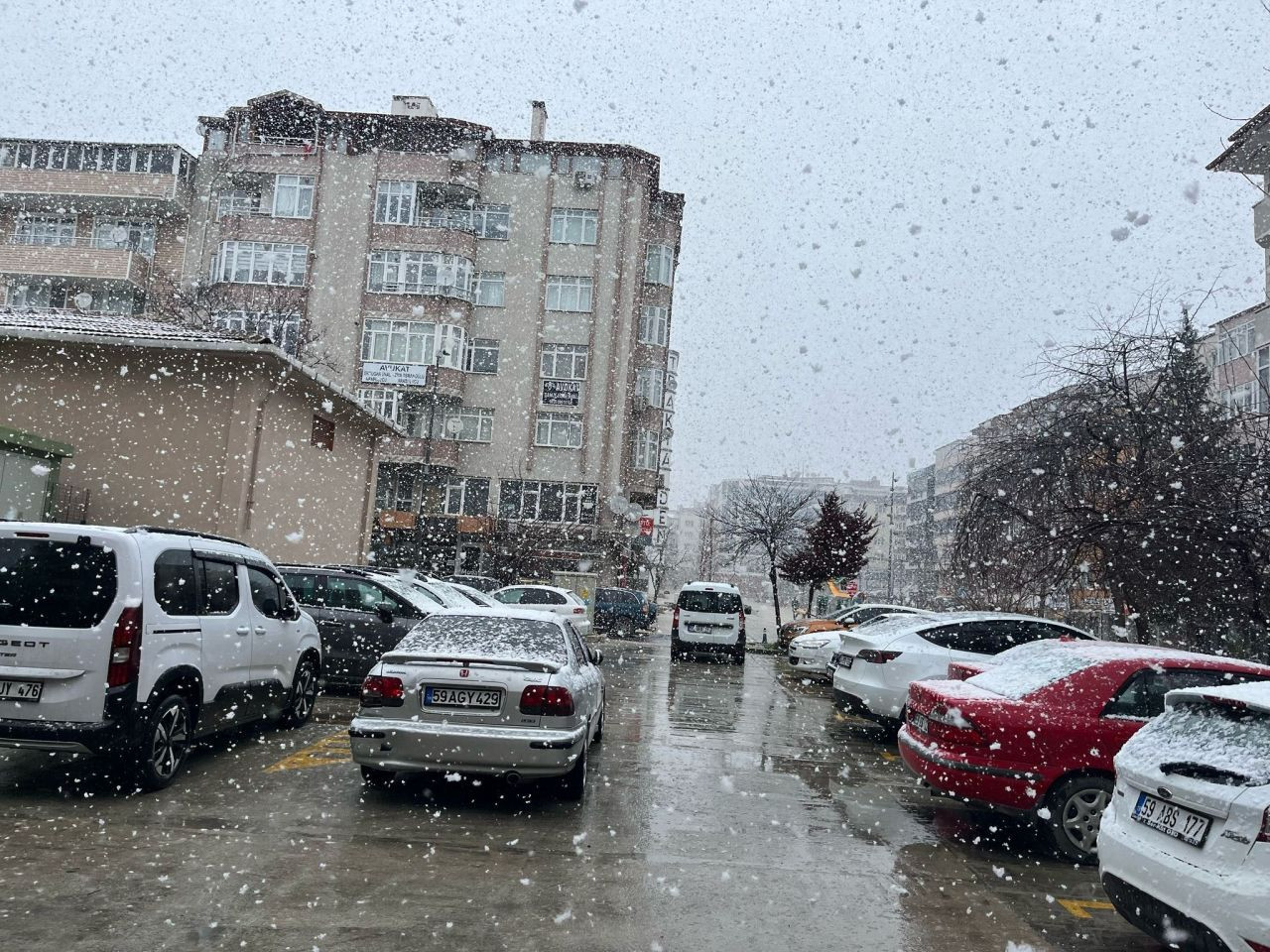 Tekirdağ’da Kar Sürprizi! Çerkezköy ve Kapaklı Beyaza Büründü - Sayfa 1