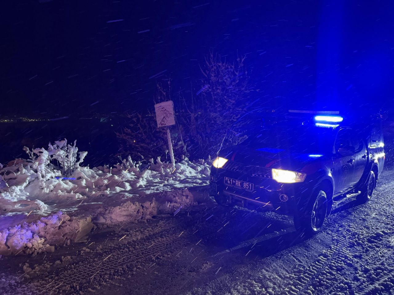 Kocaeli’de Jandarma Aracı Uçurumdan Yuvarlandı! 2 Yaralı - Sayfa 6