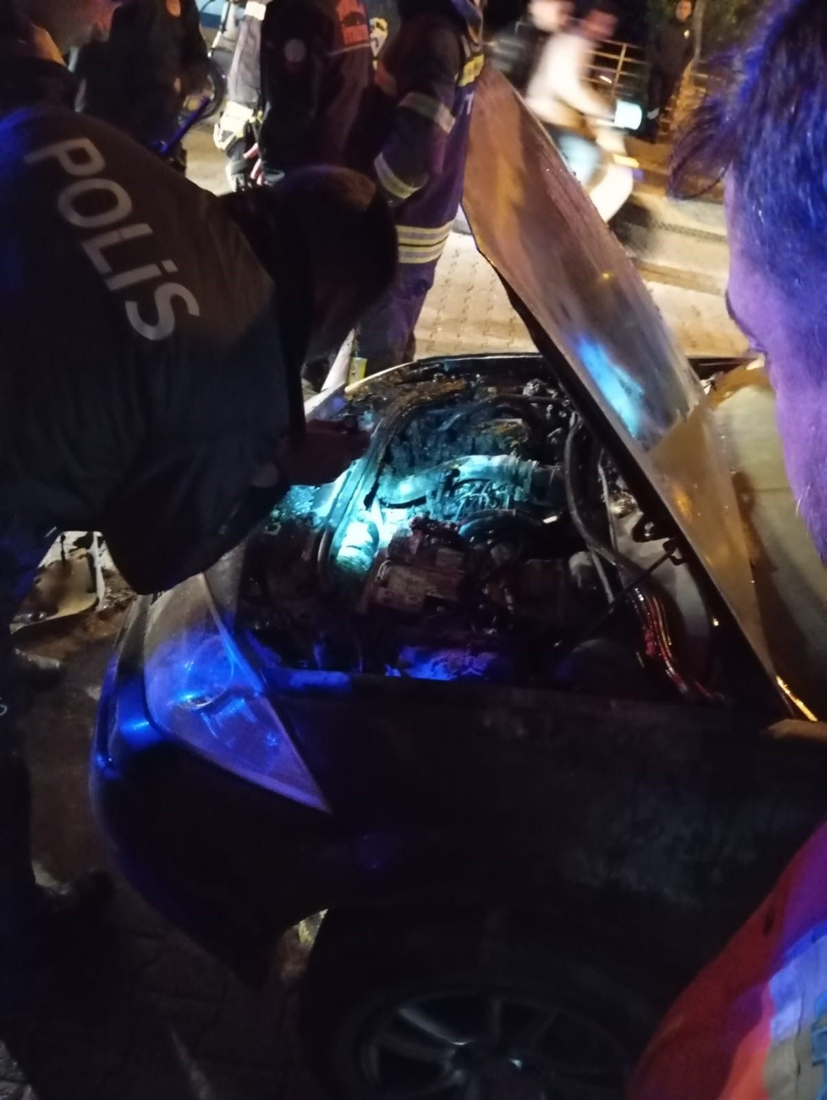 Muğla’da Park Halindeki Araç Alev Aldı! Motokuryeler Müdahale Etti - Sayfa 2