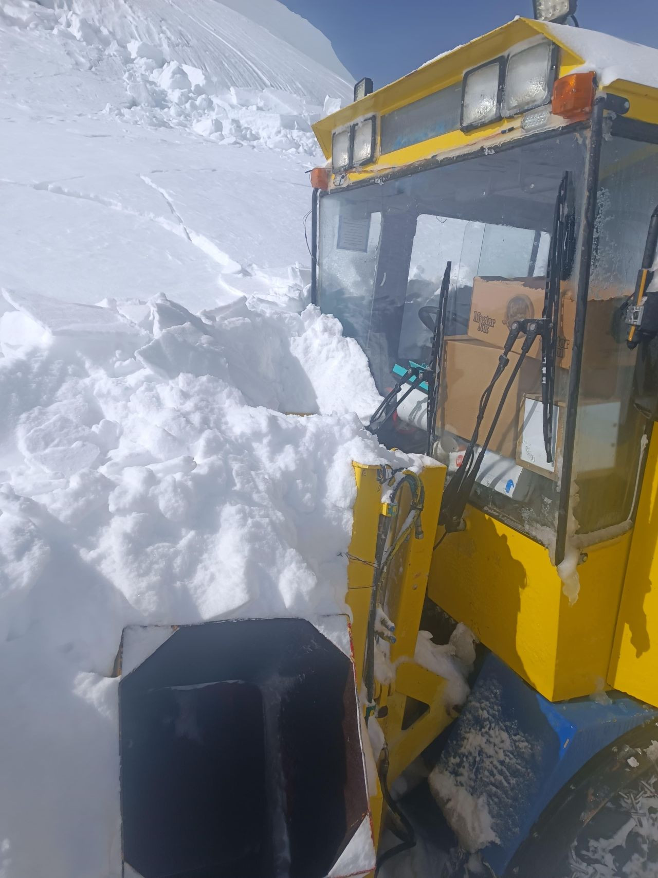 Van’da İş Makinesinin Üzerine Çığ Düştü! Operatör Son Anda Kurtuldu - Sayfa 5