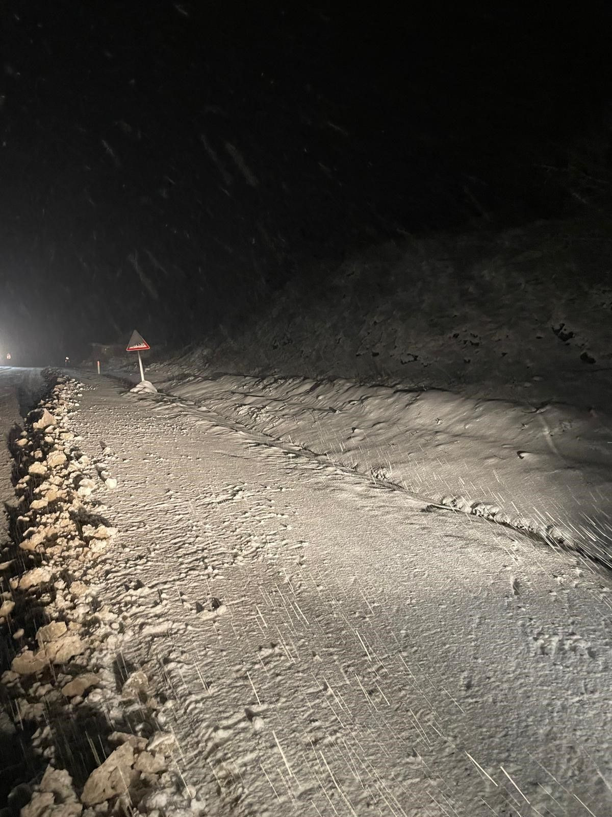 Çanakkale’de Kar Yağışı Ulaşımı Zorluyor! Araçlar Güçlükle İlerliyor - Sayfa 4