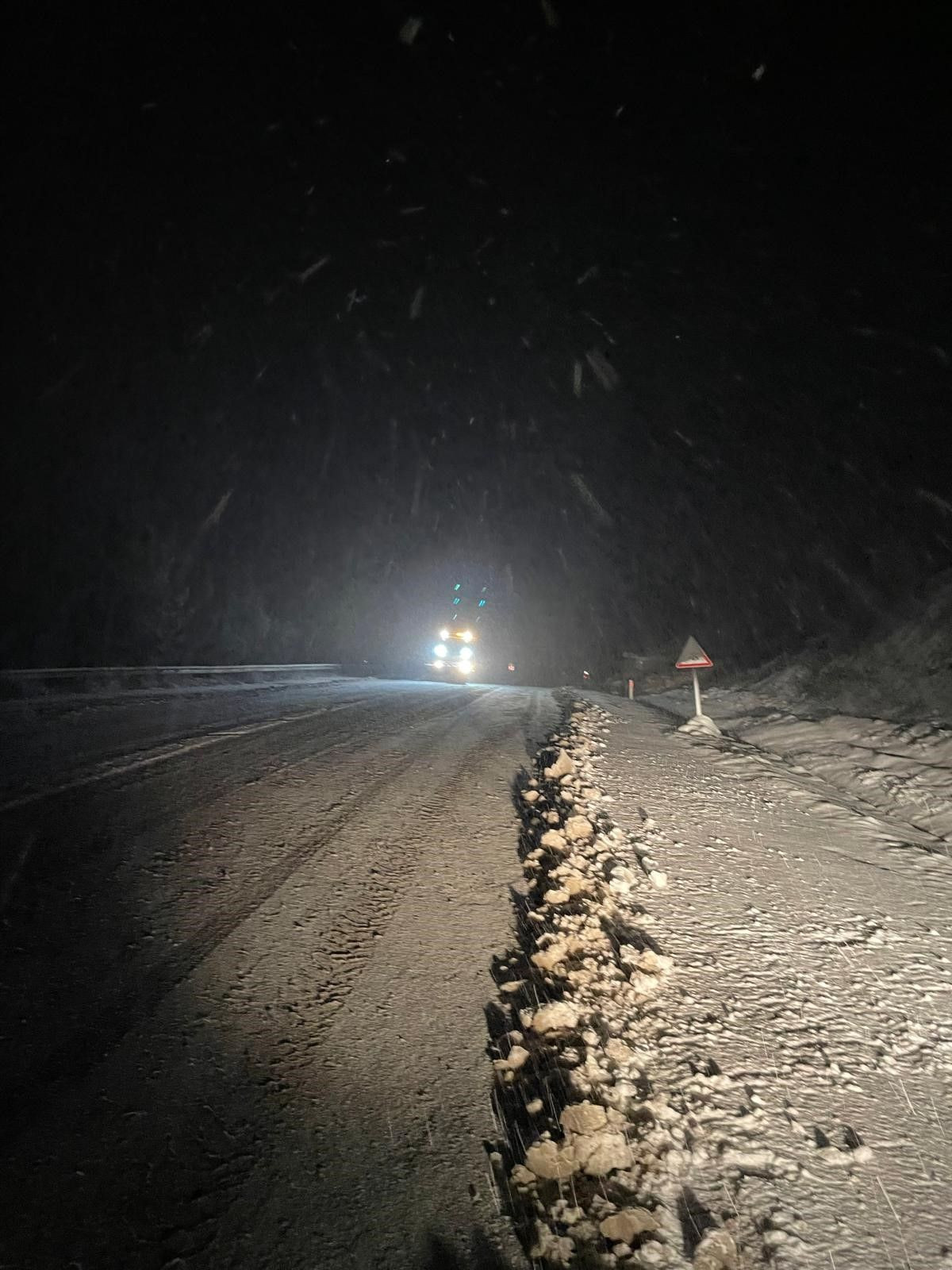 Çanakkale’de Kar Yağışı Ulaşımı Zorluyor! Araçlar Güçlükle İlerliyor - Sayfa 3