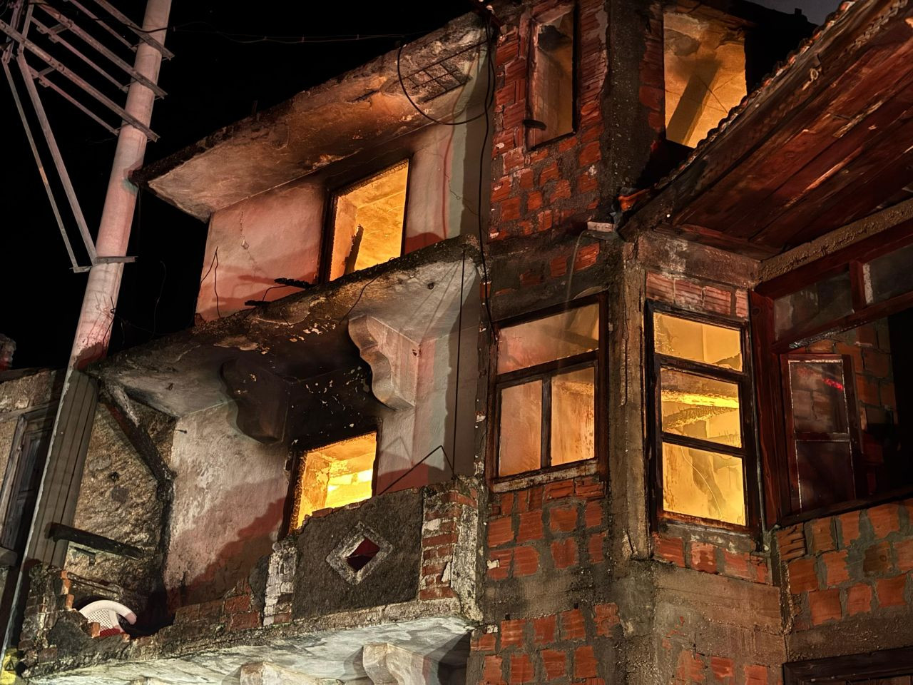 Fethiye’de Korkutan Yangın! İki Katlı Ev Küle Döndü - Sayfa 4