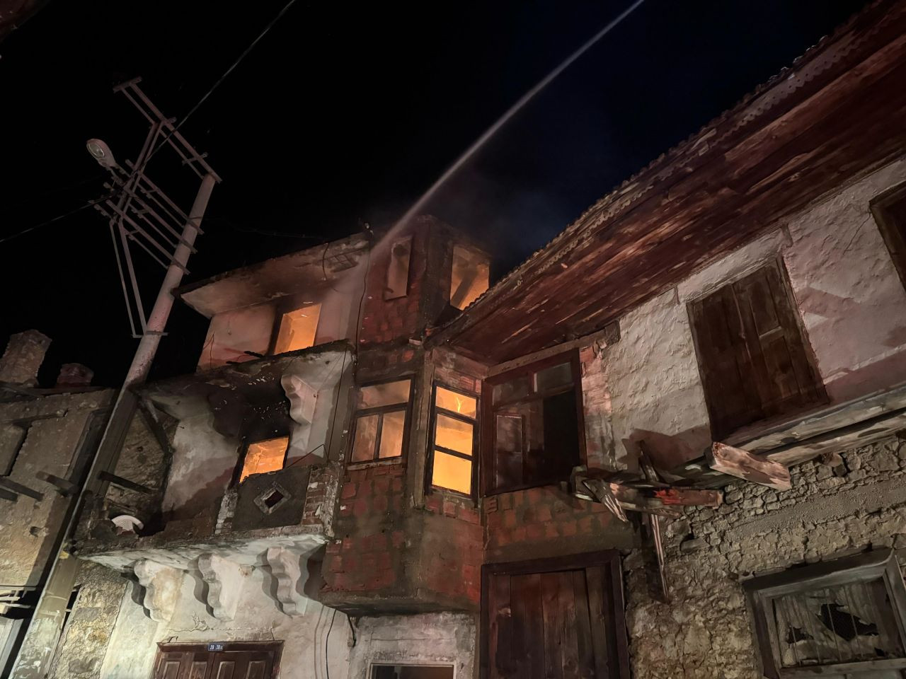 Fethiye’de Korkutan Yangın! İki Katlı Ev Küle Döndü - Sayfa 3