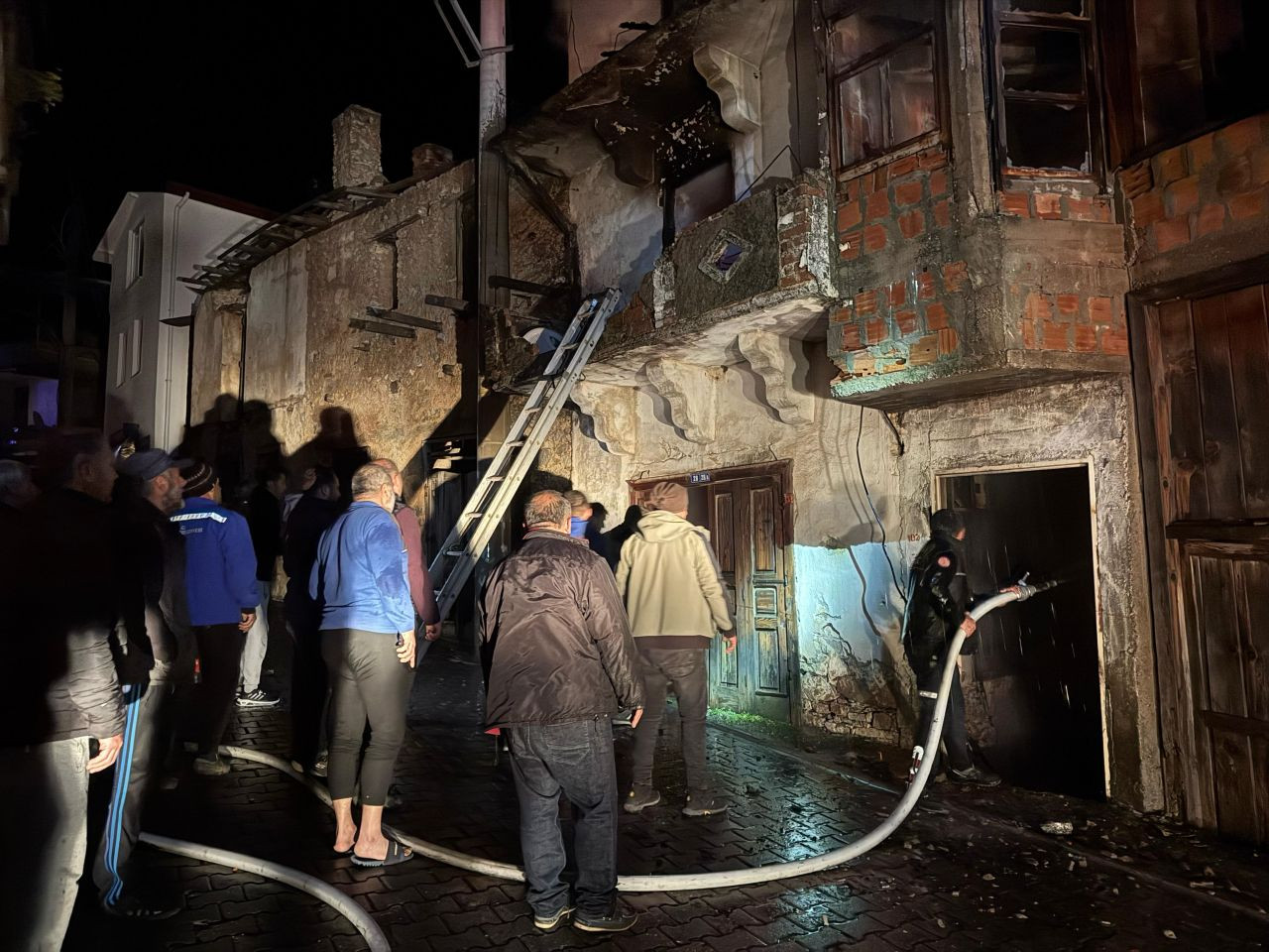 Fethiye’de Korkutan Yangın! İki Katlı Ev Küle Döndü - Sayfa 1