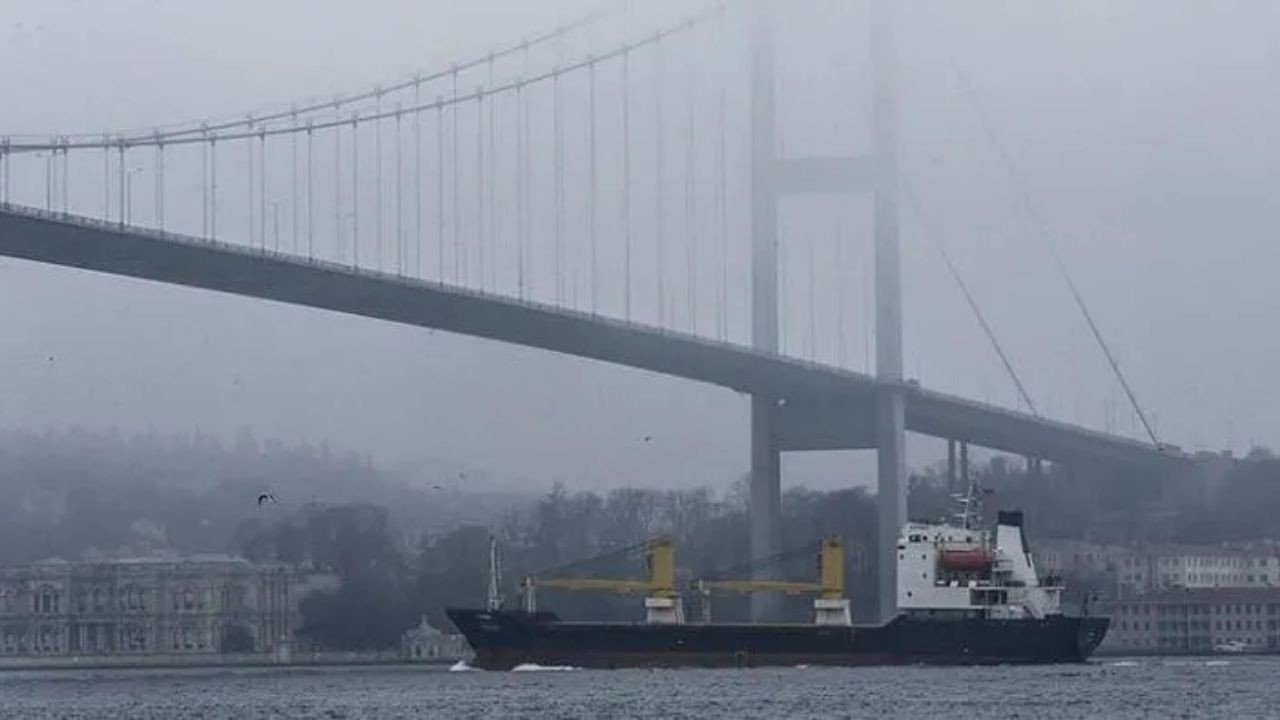 İstanbul Boğazı Gemi Trafiğine Kapatıldı