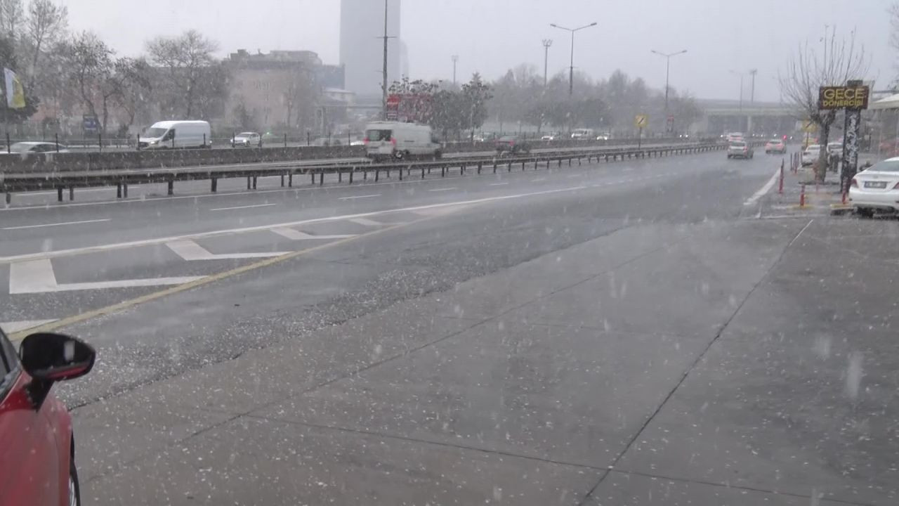 İstanbul'da kar yağışı devam ediyor - Sayfa 4