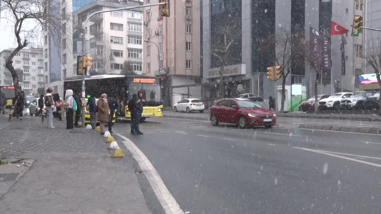 İstanbul'da kar yağışı devam ediyor - Sayfa 2