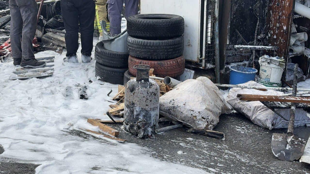 İstanbul Başakşehir’de Lastik Dükkanı Alev Alev Yandı! - Sayfa 5