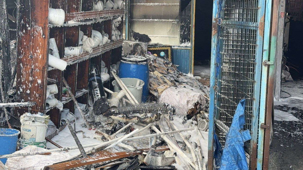 İstanbul Başakşehir’de Lastik Dükkanı Alev Alev Yandı! - Sayfa 6