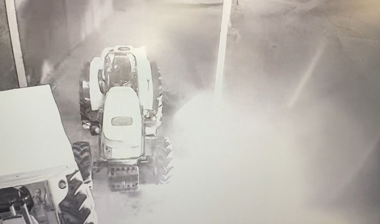 Kimliği Belirsiz Şahıs, Benzinle Traktörü Yakarken Kendini De Yaktı! - Sayfa 2