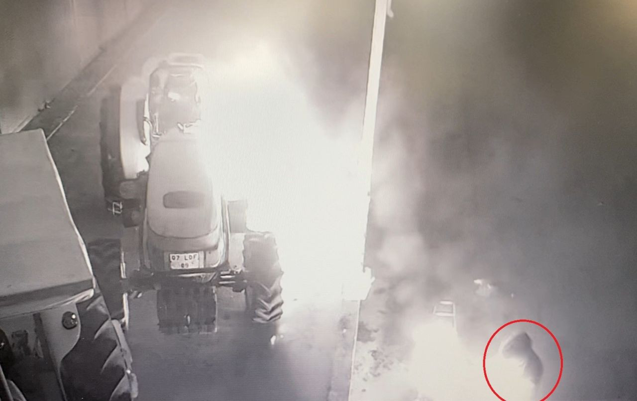 Kimliği Belirsiz Şahıs, Benzinle Traktörü Yakarken Kendini De Yaktı! - Sayfa 3
