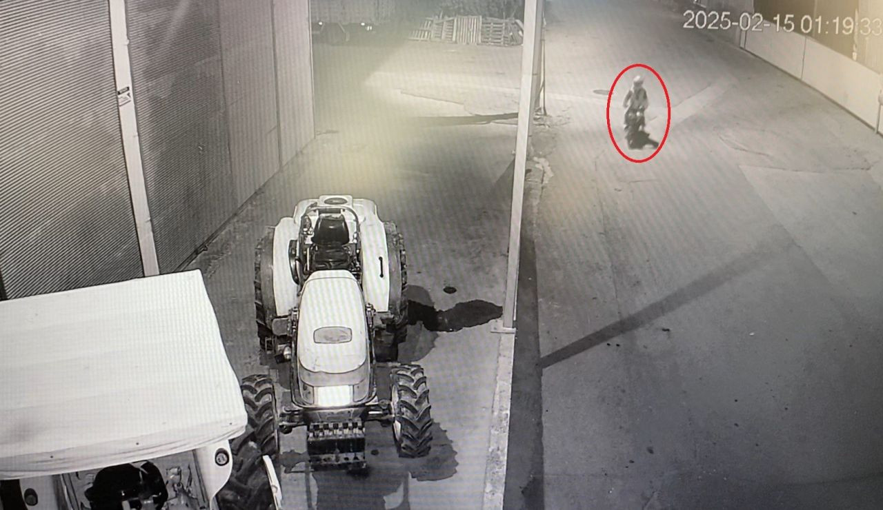 Kimliği Belirsiz Şahıs, Benzinle Traktörü Yakarken Kendini De Yaktı! - Sayfa 5