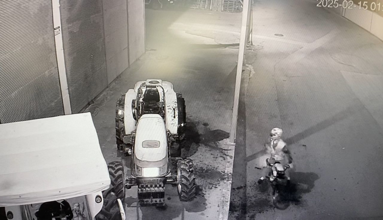 Kimliği Belirsiz Şahıs, Benzinle Traktörü Yakarken Kendini De Yaktı! - Sayfa 6