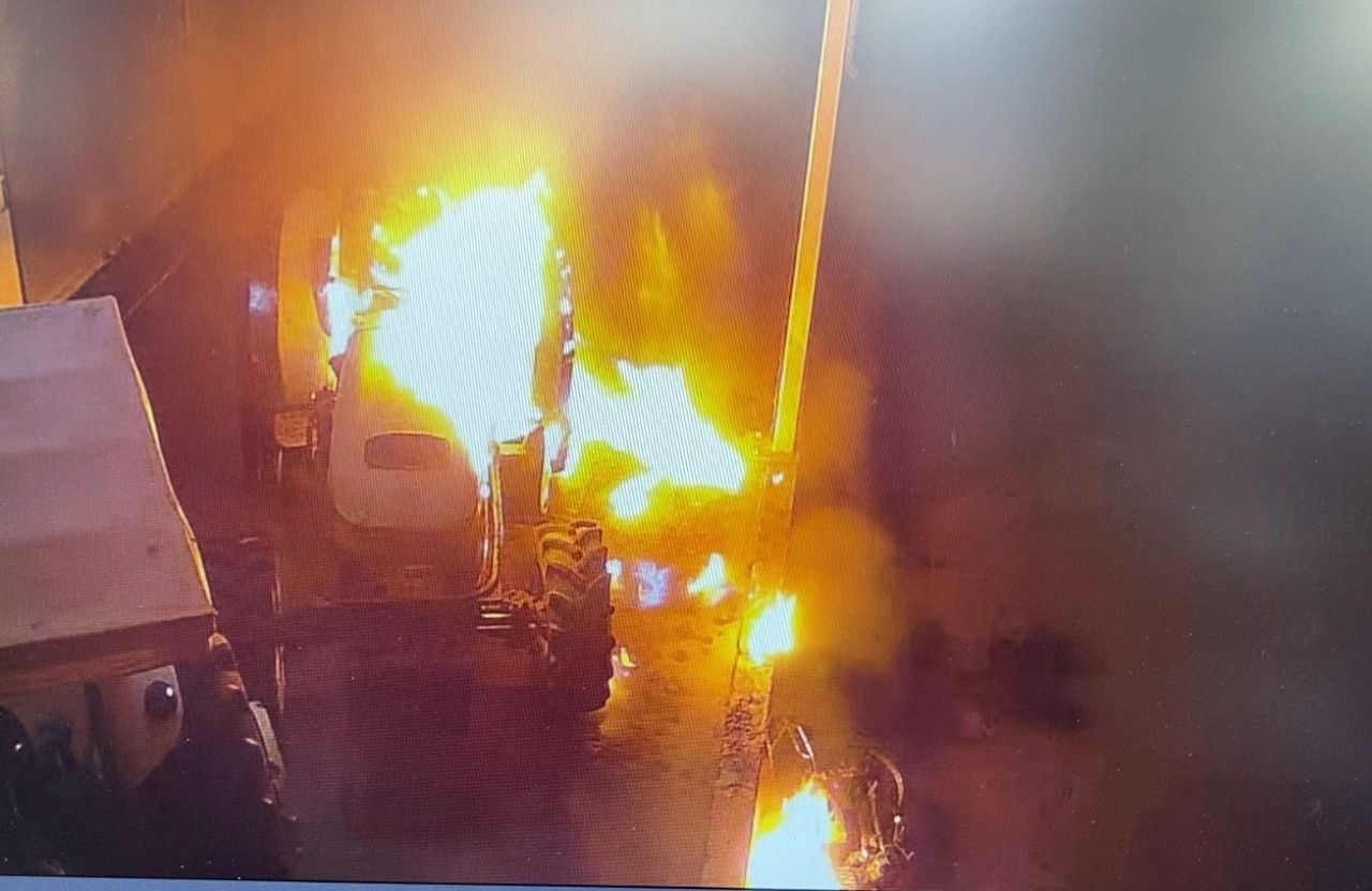 Kimliği Belirsiz Şahıs, Benzinle Traktörü Yakarken Kendini De Yaktı! - Sayfa 7