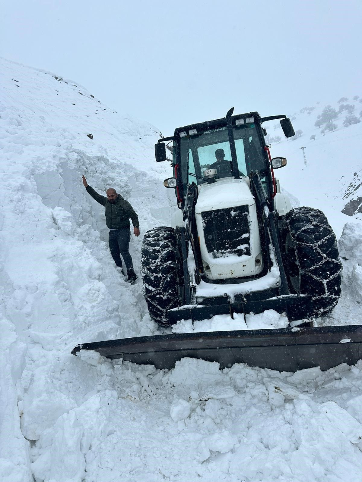 Muş’ta İş Makinesinin Üzerine Çığ Düştü - Sayfa 3