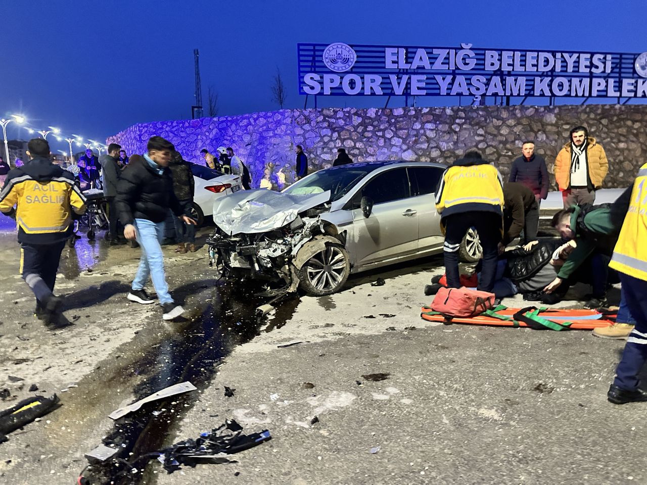 Elazığ’da Feci Kaza: İki Otomobil Çarpıştı, 2’si Ağır 3 Yaralı - Sayfa 4