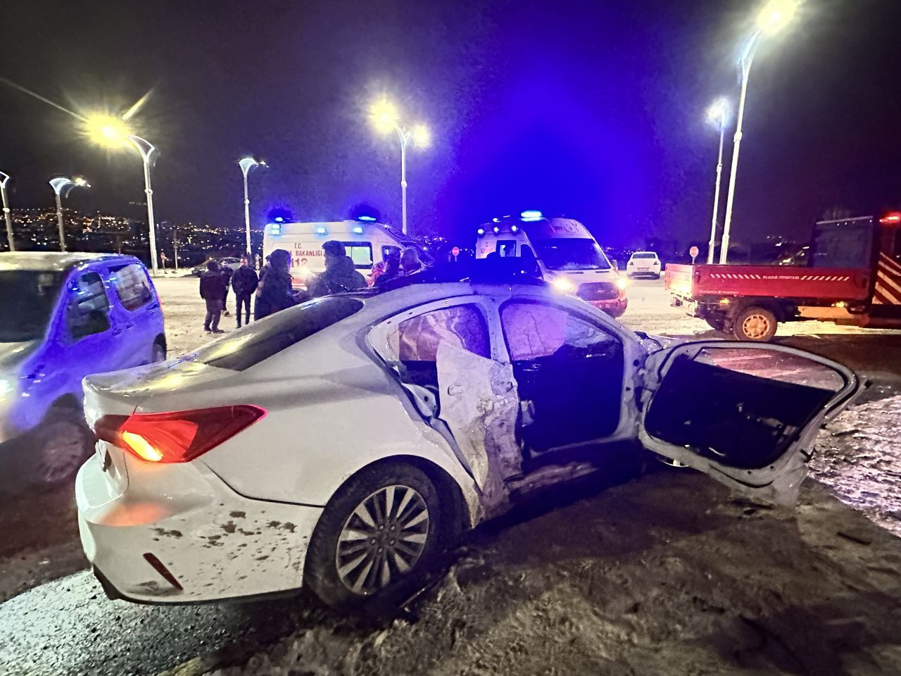 Elazığ’da Feci Kaza: İki Otomobil Çarpıştı, 2’si Ağır 3 Yaralı - Sayfa 1