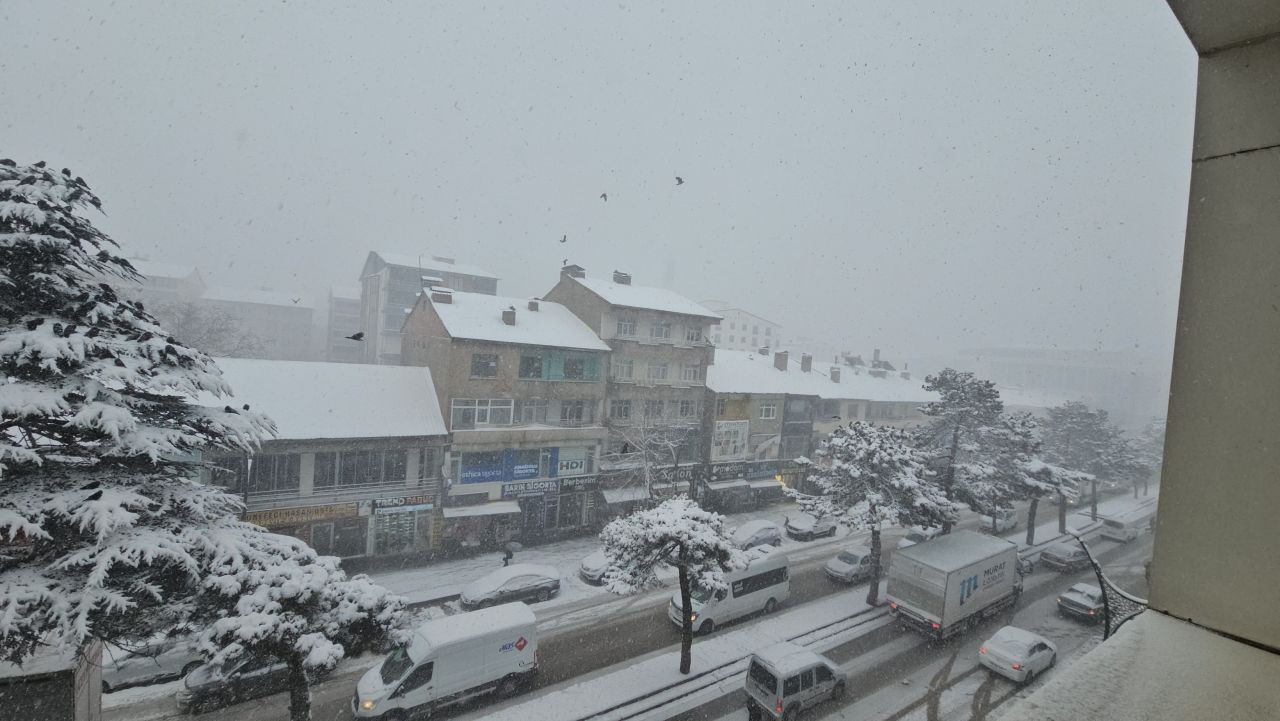 Tatvan’da Kar Yağışı Hayatı Felç Etti: 25 Köy Yolu Kapandı - Sayfa 3