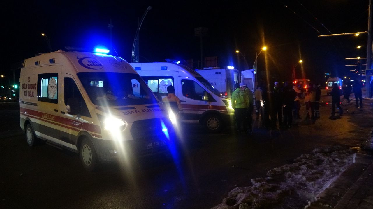 Malatya’da Korkutan Kaza! İki Araç Çarpıştı, 5 Yaralı - Sayfa 3