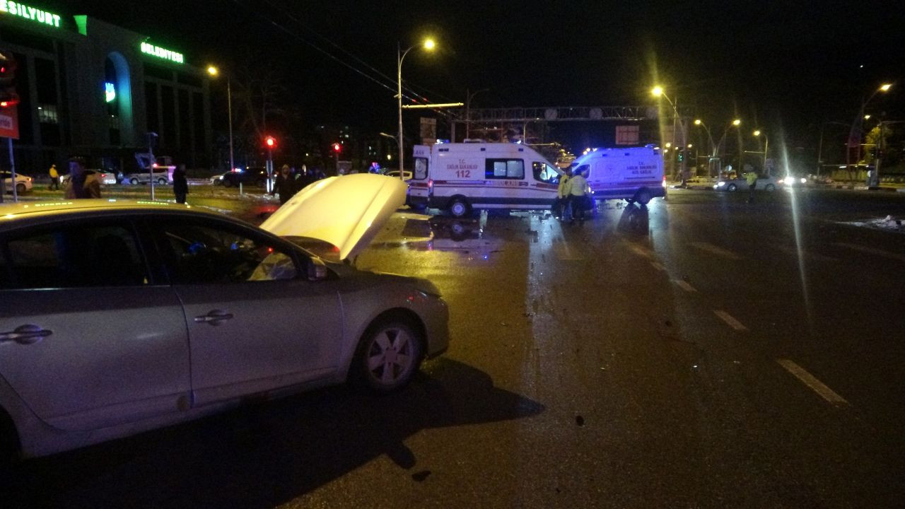Malatya’da Korkutan Kaza! İki Araç Çarpıştı, 5 Yaralı - Sayfa 1