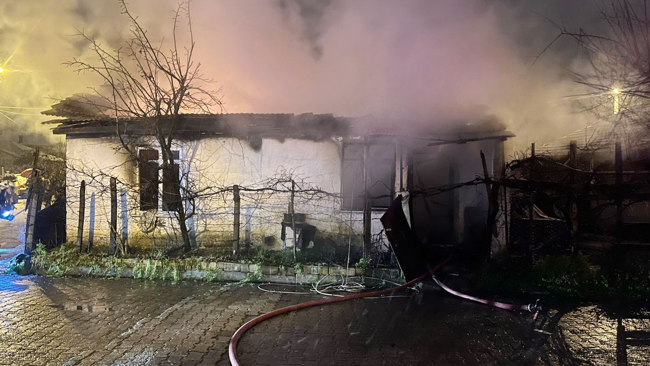 Samsun’da Korkutan Yangın! Tek Katlı Ev Küle Döndü - Sayfa 1