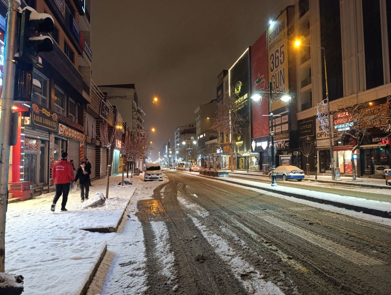 Van’da Yoğun Kar Yağışı! Kent Beyaza Büründü, Eğitime Ara Verildi - Sayfa 3