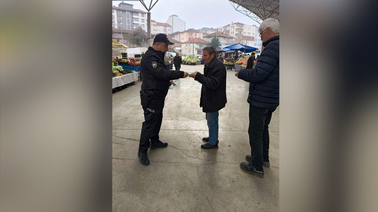 Pazara giden vatandaşlar tek tek uyarıldı
