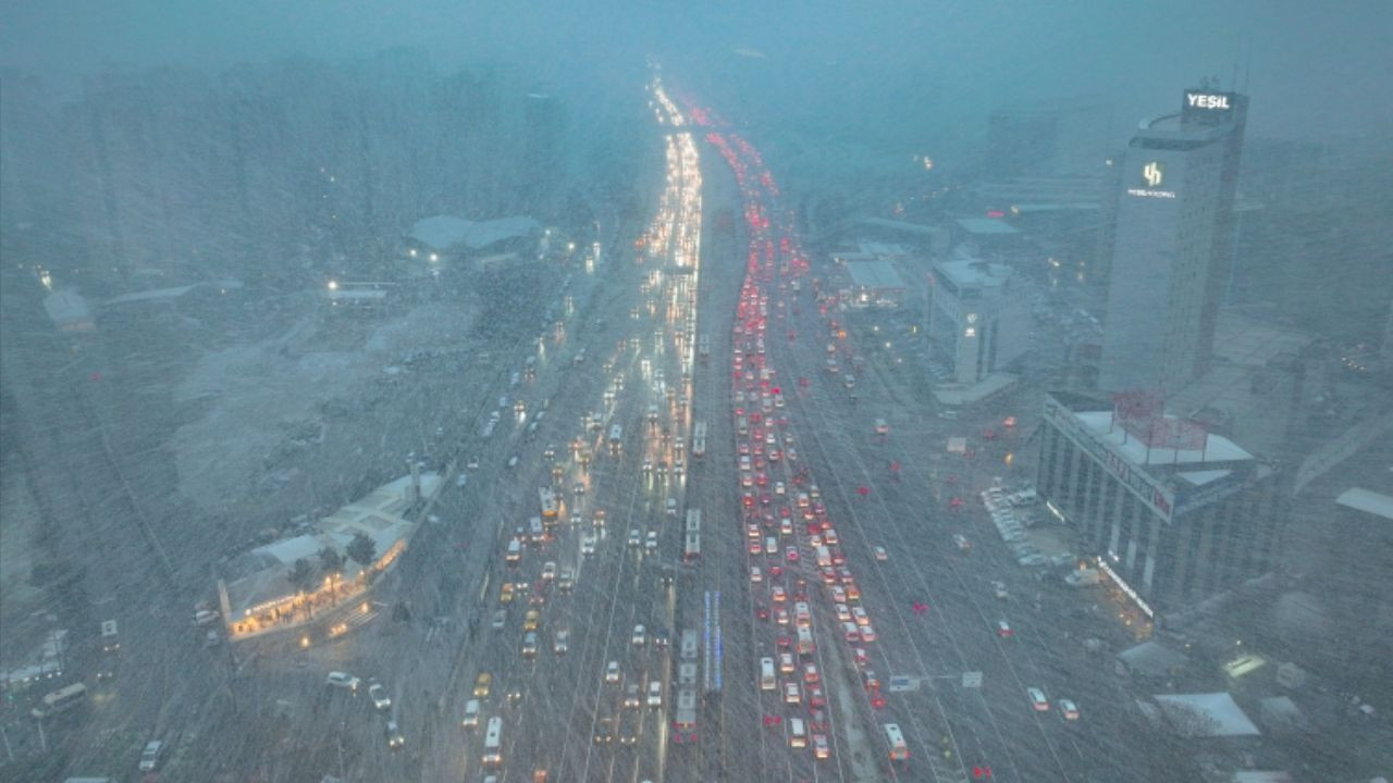 İstanbul'da kar hayatı olumsuz etkiledi - Sayfa 2